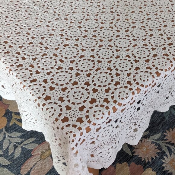 Beautiful Vintage White Lace Tablecloth Rectangle 48"x 70" Scalloped Edges - Picture 3 of 7